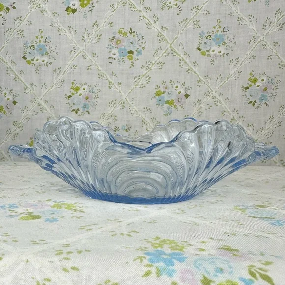 Adorable Vintage Periwinkle Blue Glass Trinket Dish - Picture 4 of 7